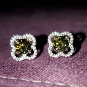 NWOT Mystic Topaz Sterling silver with CZs size 6 ring.